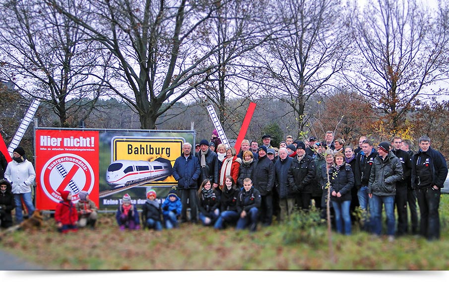 bahnkreuze-gegen-trassen-aufstellaktion-bahlburg2014